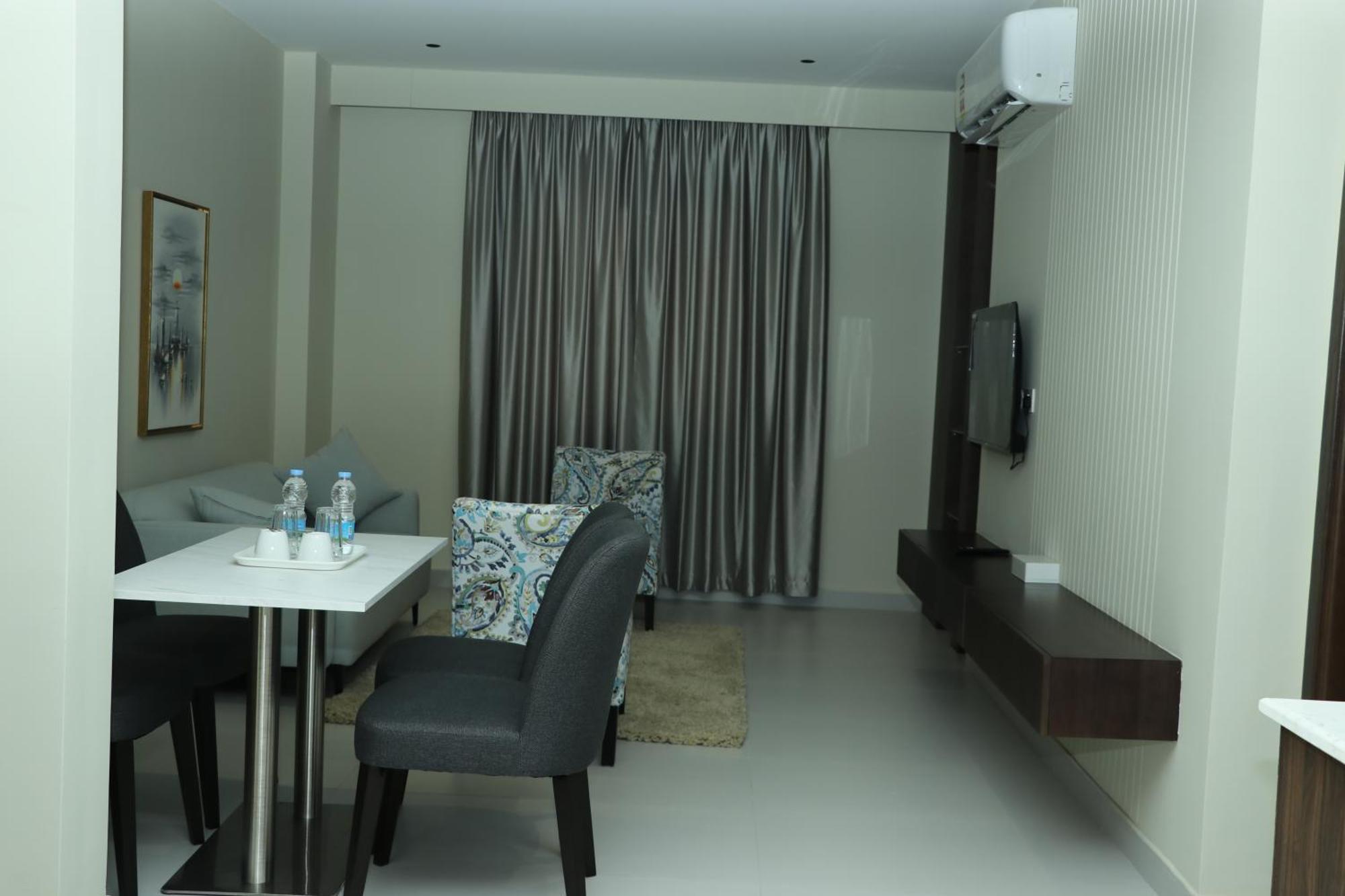 Jarzez Hotel Apartments Al Hail スィーブ エクステリア 写真